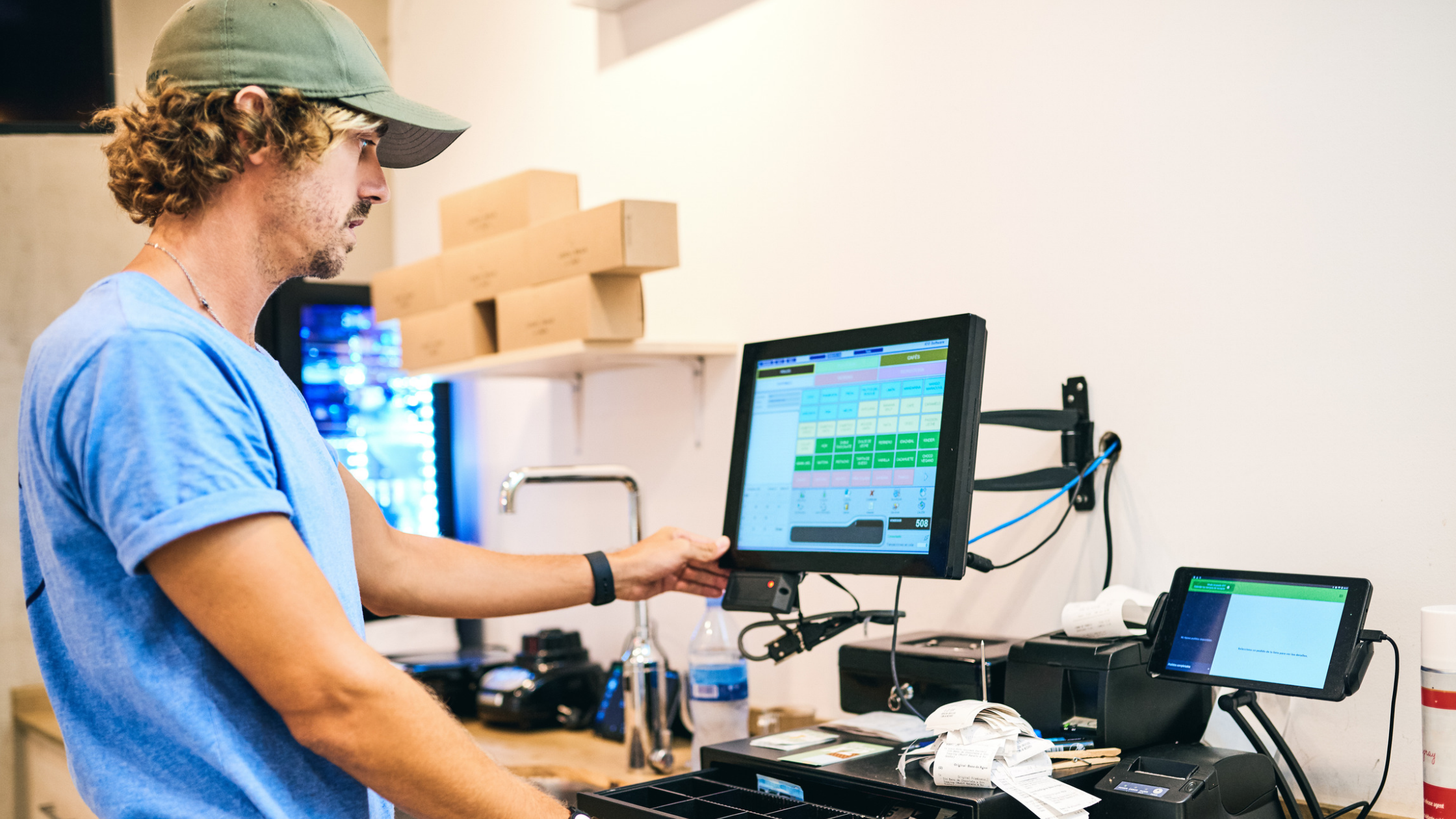 how much does the average Shopify store make per month